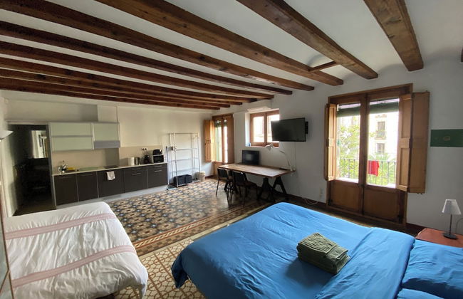 Lovely 2-bed Apartment in Barcelonas Best Location - Photo 11