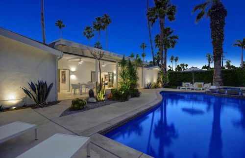 Ultra-Chic LUXE Mid-Century Estate- Resort Like Pool, Spa, Firepit, Outdoor Kitchen 3BED/3BATH - Foto 8