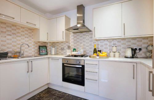 Avenue Apartment - Close to City Centre - Free Parking, Super-Fast Wifi and Smart TV by Yoko Property - Foto 16