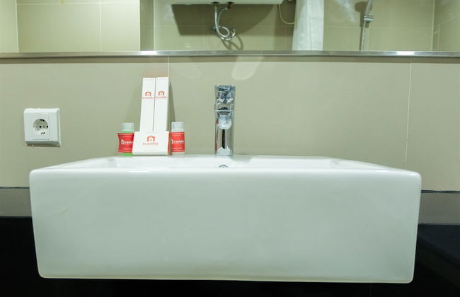 Studio Room Azalea Suites Apartment - Photo 31