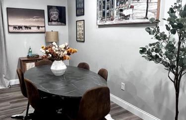 Quiet Stylish Stay with Office Space near Downtown - Foto 27