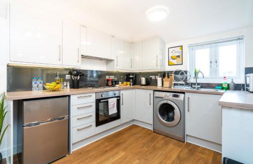 Town Center Apartment with 55” Smart TV+Netflix - Photo 6