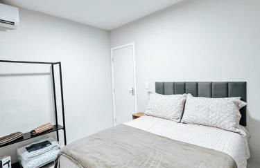 Novo Apto em Condomínio Fechado c/Ar e Elevador - Foto 7