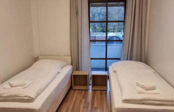 Tolstov House - 5 Room House with Terrace - 35 Min to Messe DUS - Foto 16