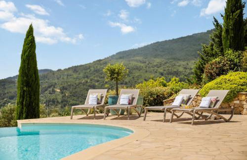 Villa La Genestière - Familienoase und Golfertraum mit Infinity-Pool und 180-Grad-Panoramablick bis zum Meer - Foto 18