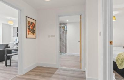 2BR Apartment with Sofa bed I Prime Town Centre Location I Gold St D-Lux, Modern Amenities, Walk to Train, Bus Stations, Shops & Cafés I Leisure and Business Stays Welcome - Foto 8