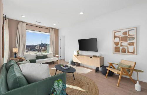 Penthouse Condo on River with Garage and Patio, Walk Downtown - Foto 11