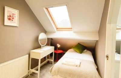 5 bedroom 3 bathroom house - Lyne Chertsey - Foto 36