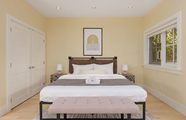 Stunning 3 Bedroom Secondary Suite N Van - Photo 26