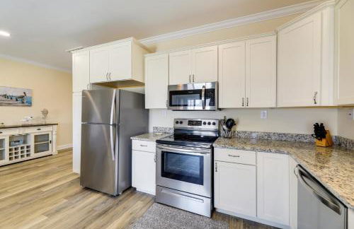 Emerald Isle Getaway with Decks and Beach Views! - Foto 8