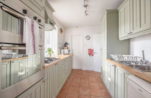 Large 6BR Home Sleeps 12 Free Parking & WiFi - Foto 7