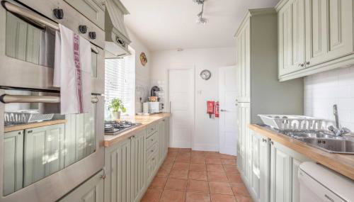 Large 6BR Home Sleeps 12 Free Parking & WiFi - Foto 1