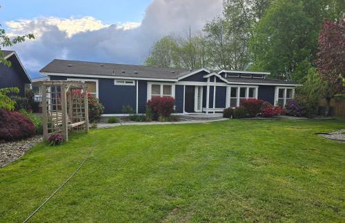 Lux Lakefront Estate, Sandy Beach, Hot Tub, Sauna, Dock, Treehouse & Deck - Foto 27