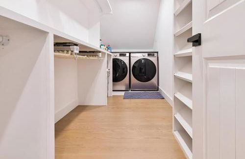 Renovated & Sophisticated Home Near Beach & Shops! - Photo 63