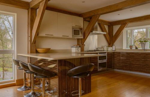 Lakeside Cotswolds Retreat with Private Hot Tub set on Lower Mill Estate - Photo 33