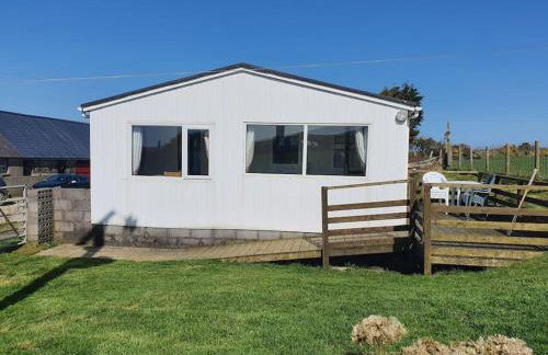 On farm Chalet, sleeps 6, Rhoshirwaun - Foto 12