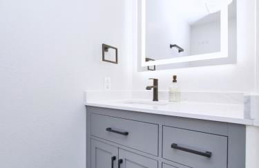 Renovated 5 Bd 3 Ba AC Private Deck Lawn - Foto 66