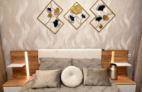 BOUTIQUE LUXURY City Center - Photo 12