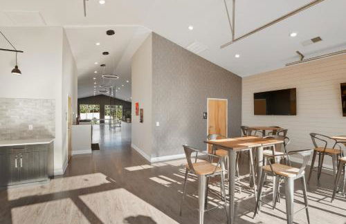 Modern Comfort and Resort Style Living Near CU - Foto 35