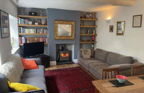 Charming 3 bedroom house with indoor wood burner. - Photo 3