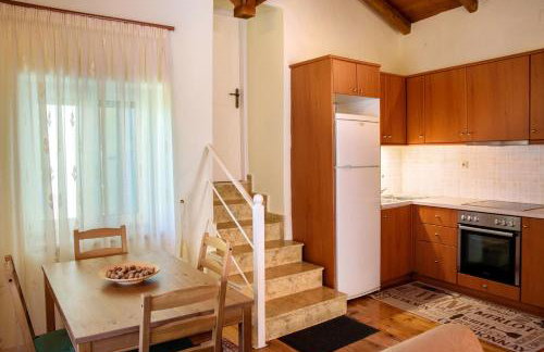 Dual House In Methydrio - Photo 6