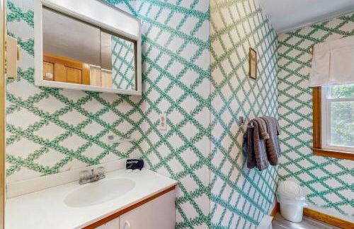 1 Mi to Dtwn Nantucket! Family Getaway with Deck - Photo 21