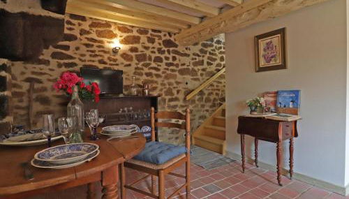 Maison historique du 15ème siècle avec jardin à La Carneille - FR-1-497-135 - Foto 2