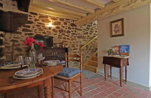 Maison historique du 15ème siècle avec jardin à La Carneille - FR-1-497-135 - Foto 2