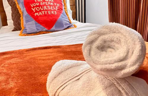 Luxe Smart Home - Basildon Serviced Accommodation - 7 Mins Walk To Basildon Town Centre, Hospital & Train Station - Foto 9