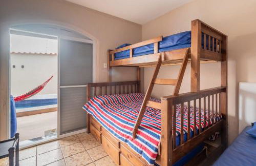 Casa Lindíssima e Espaçosa com 2 Piscinas - Adulto e Infantil, Perto da Praia, Opção da Piscina Adulto Aquecida Cobrado à Parte, 4 Quartos Frente as Piscinas, Área Gourmet Completa com Churrasqueira, Forno e Fogão a Lenha, Mesa de Bilhar, Lareira na Sala - Photo 33