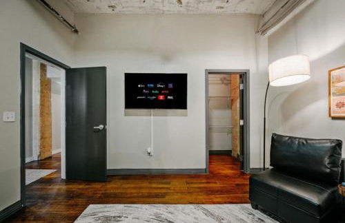 Luxury Downtown Dallas Retreat with Parking, Pool, Gym - Foto 32