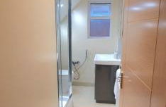 London Luxury 3 bedroom flat, 2 bathrooms, Living Room, free parking, 4 mins to station, garden - Foto 46