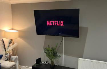 Flamingo Short Lets 4 Bed 4 Bath House Neath Hill - Foto 18