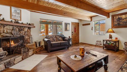 Ivvy Bear Lodge - Charming log cabin with Hot tub! Short walk to Village! - Foto 4