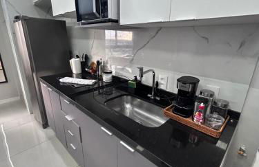 Studio 64 novo bem equipado com ar condicionado, cozinha completa, até 4 pessoas - Centro Mogi - Photo 8