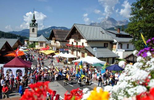 Appartement typique 75m², 2 chambres, balcon, face au télésiège, parking, proche front de neige. - FR-1-595-92 - Foto 12