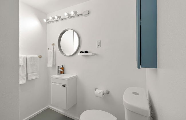 Fable by Avantstay 2 Unique Spaces w Bowling Hot Tub Fire Pit Large Yard - Photo 19