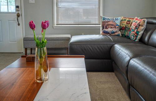 Historic Route-66 Bungalow - Photo 13