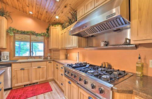 Spacious Lakefront Home with Patio and Boat Dock! - Foto 11