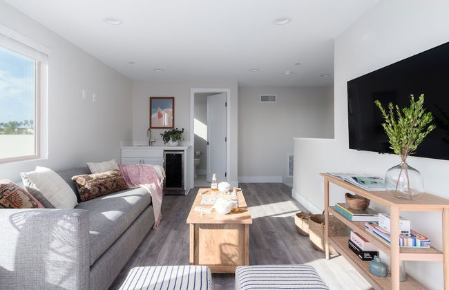 Skyline By Avantstay Modern Beach Retreat w/ Spacious Patio & Rooftop Views - Photo 13