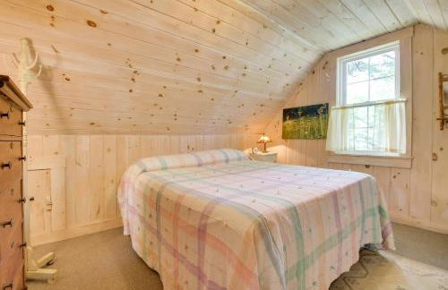 Rustic-Chic Cottage with Yard and Grill - Near Hiking! - Foto 16