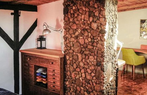 1 Bedroom Cozy Apartment In Puszczykowo - Foto 1