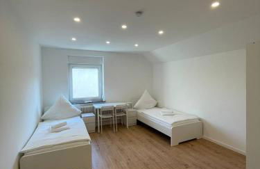 Kernsaniertes Monteurhaus mit 2 Apartments in Wirges - Foto 46