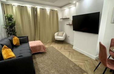 The Upper Tooting Beauty - 2bed Ground Floor Flat - Photo 2