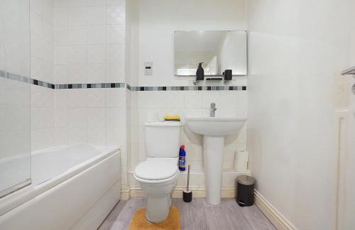 Comfortable stylish Townhouse in Ashford sleeps 5 Netflix 2 Parking spaces Perfect for Contractors and Families - Foto 21