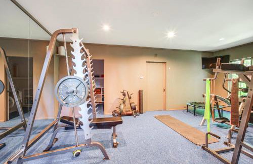 Group-Friendly Newbury Stunner Home Gym, Hot Tub! - Foto 11