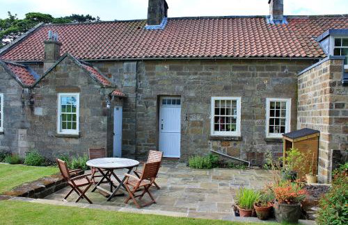 Finest Retreats - Ingleby Manor - Courtyard Cottage - Photo 2