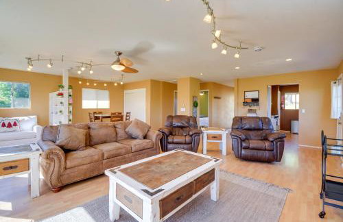 1 Mi to Whiskey Row Home with Fire Pit and Deck - Foto 6