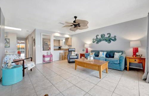 Cheerful Pelican on Anna Maria Island - Photo 11