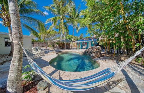 Tropical PoolHome Walk to Shops Near Beach - Foto 43